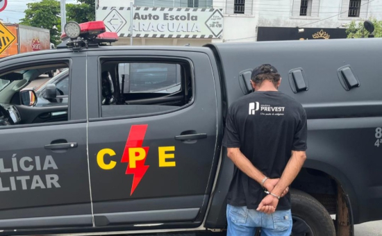 Equipe da PM de Aragarças cumpre mandado de prisão durante abordagem em Barra do Garças