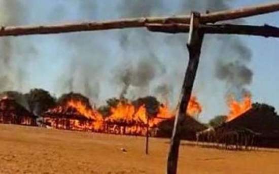 Incêndio destrói mais de 40 casas em aldeia indígena na região Araguaia