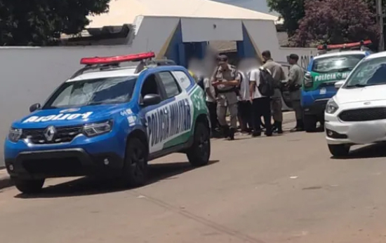 Adolescente é esfaqueado na porta de escola em GO