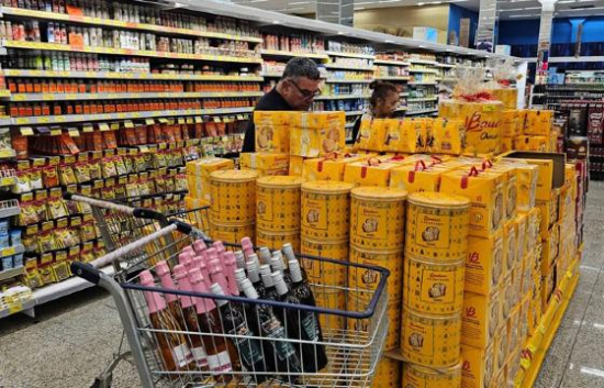 Operação do Ipem apreende mais de mil produtos natalinos irregulares em comércios