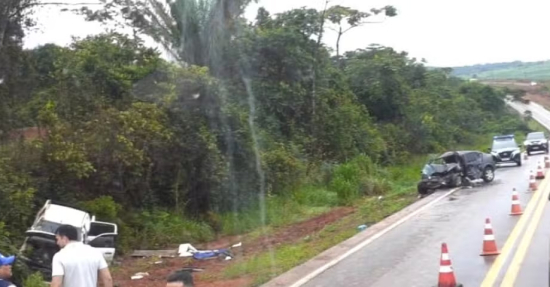 Acidente entre carro e caminhonete deixa 1 morto e 3 feridos na BR-163 em MT