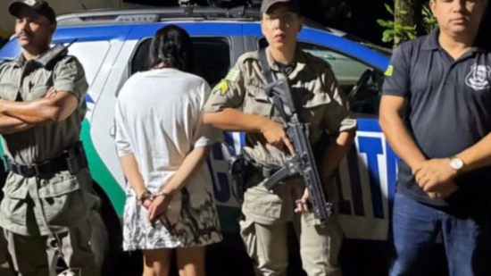 Mãe presa por deixar filhos sozinhos no réveillon ganha liberdade