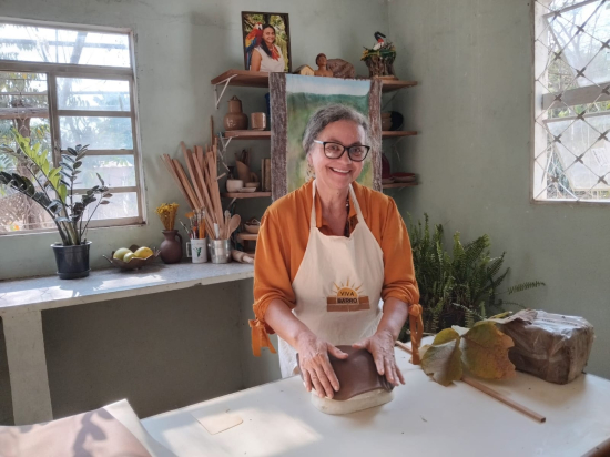 Com apoio do Sebrae/MT, artesã rondonopolitana transforma barro em arte com técnicas sustentáveis