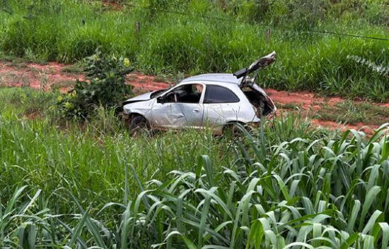 Homem fica ferido após capotamento na BR-070 em Barra do Garças