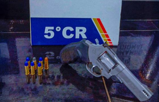 Homem é preso com arma durante discussão familiar em Barra do Garças