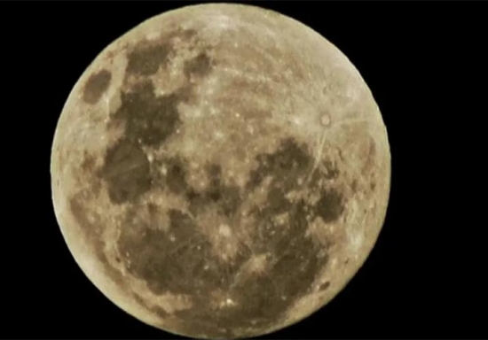 'Superlua de esturjão' acontece amanhã e será a última do ano; veja como observar