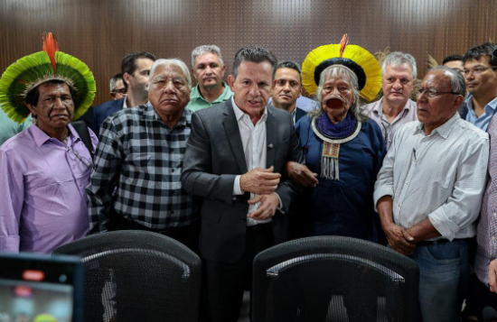 Governador vai a Brasília viabilizar licenças para asfalto pedido por Raoni