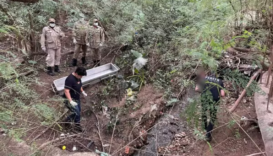Corpo de homem é encontrado em estado avançado de decomposição em córrego