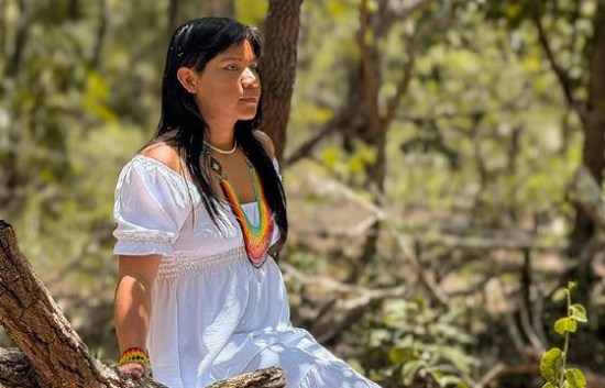 Jovem indígena Xavante lança marca de moda que une ancestralidade e contemporaneidade