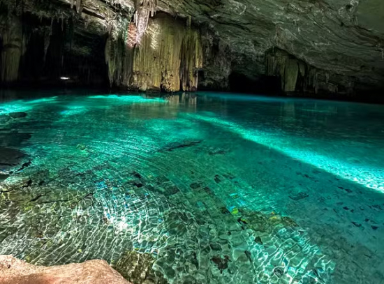 Gruta da Lagoa Azul: Beleza ameaçada pelo turismo irregular 