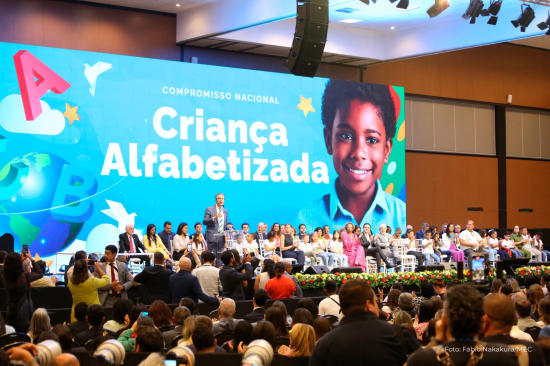 Barra do Garças recebe Selo Ouro em alfabetização, em cerimônia, em Brasília