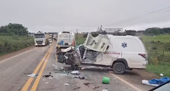 Colisão entre ambulância e caminhão de lixo deixa cinco feridos em rodovia de MT