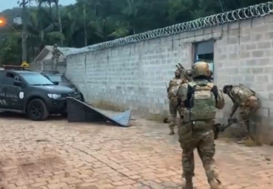 Polícia prende 13 suspeitos de extorsão na Operação Phantom