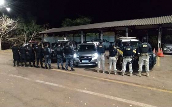 Motorista é detido com carro roubado e documento falso em Barra do Garças