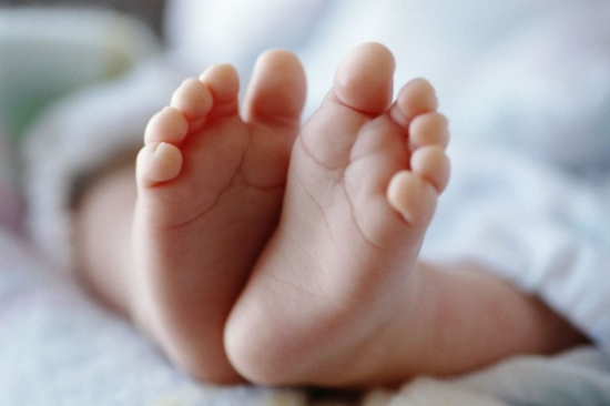 Bebê de três meses morre após cair de rede em MT