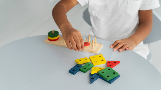 Justiça concede medidas protetivas a criança autista agredida por madrasta