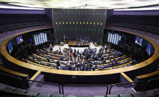 Proposta para aumentar número de deputados enfrenta resistência no Senado