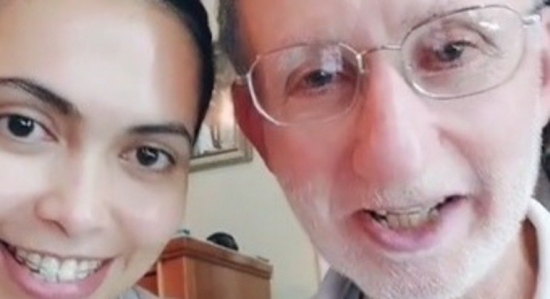 Casal com mais de 40 anos de diferença viraliza nas redes sociais e debocha de haters