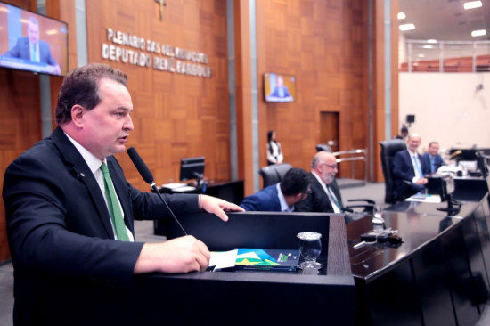 Max Russi destaca força da indústria mato-grossense em sessão solene na ALMT