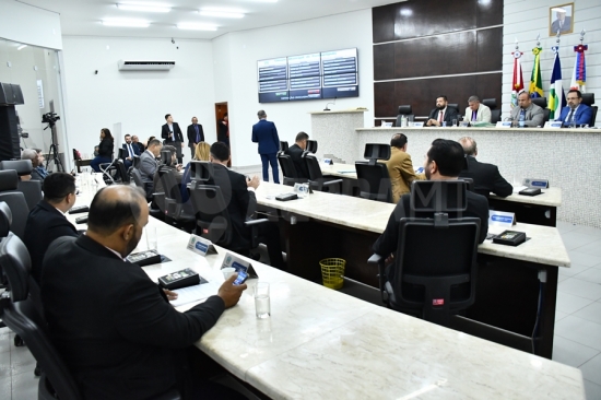 Câmara aprova em primeira votação projeto que reformula salários da Educação