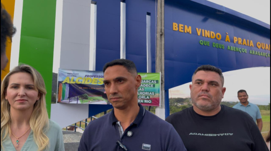 Prefeito Ricardo Galvão e autoridades inauguram o Pórtico da Praia Quarto Crescente em Aragarças