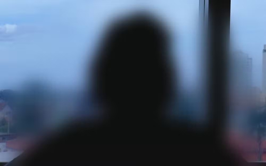 Indústria farmacêutica é condenada após funcionária ser obrigada a trabalhar dentro de banheiro e era alvo de piadas