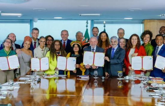 Presidente sanciona lei que reserva 30% das vagas no serviço público a negros, indígenas e quilombolas