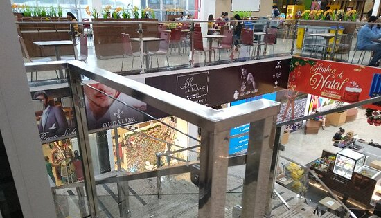 Princípio de incêndio em lanchonete mobiliza corpo de bombeiros no Barra Center Shopping