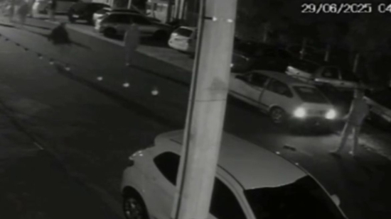 Professor universitário é brutalmente agredido por quatro homens em frente a bar