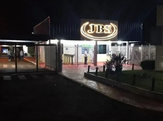 6 funcionários são hospitalizados após vazar amônia em frigorífico da JBS