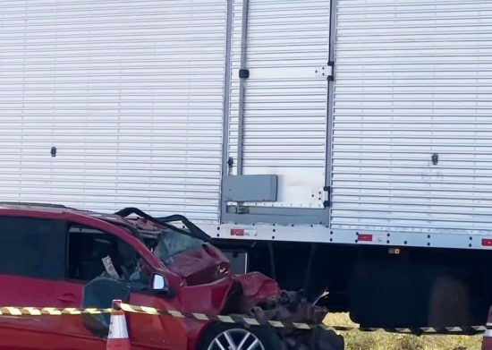 Motorista morre após colisão entre carro e caminhão em MT