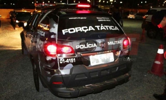 Homem escapa da morte ao ter a casa crivada de balas em Barra do Garças