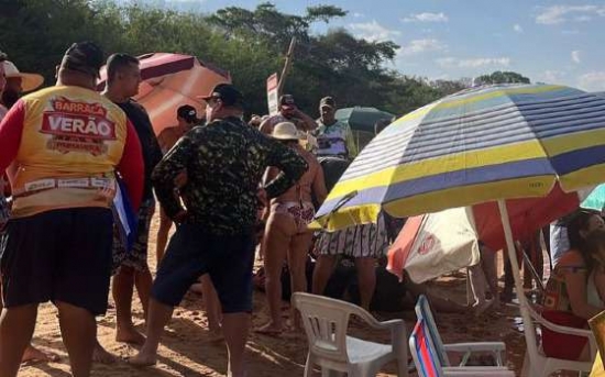 Dois adultos e uma criança são atingidos por jet ski em praia de Pontal do Araguaia