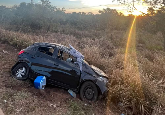 Capotamento na BR-163 deixa duas pessoas mortas e três feridas