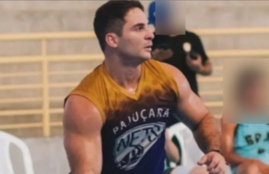 Ex-jogador de basquete é preso por tentativa de feminicídio após agredir namorada com 61 socos em elevador