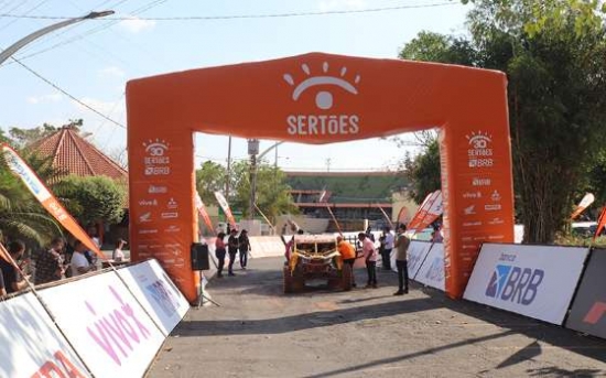 Competidores finalizam a 5ª etapa do 30º Rally dos Sertões em Barra do Garças