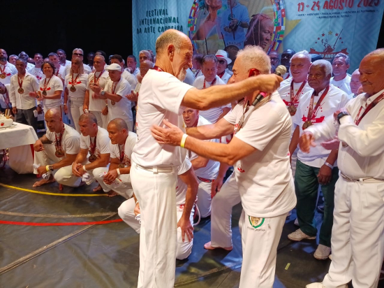 Mestre Jaguar é homenageado no Rio de Janeiro pelas quatro décadas de dedicação à capoeira em Aragarças