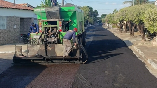 Aragarças recebe nova frente de recapeamento asfáltico em três setores da cidade
