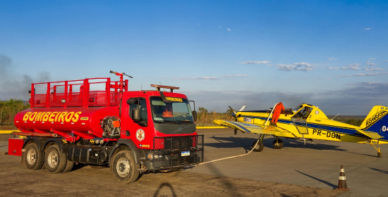 Prefeitura de Barra do Garças em parceria com Corpo de Bombeiros mobiliza duas aeronaves no combate às queimadas no Parque Estadual da Serra Azul