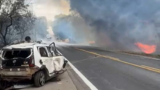 Mulher e três cachorros morrem carbonizados em colisão na BR-040