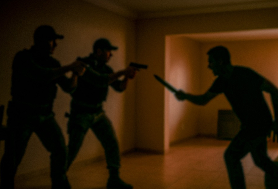 Após cometer diversos furtos em sequência, indivíduo ataca policiais militares e acaba alvejado em Barra do Garças