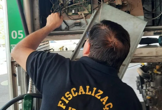 Ipem-MT reprova 11 bombas de combustíveis durante operação nacional de fiscalização