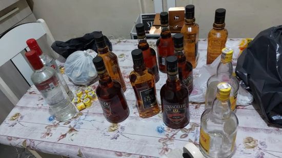 Polícia Civil fecha chácara usada para produção de bebidas falsificadas com metanol