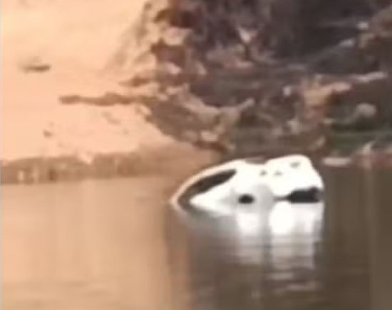 Turista que estava em carro que afundou em rio após cair de balsa é achada morta