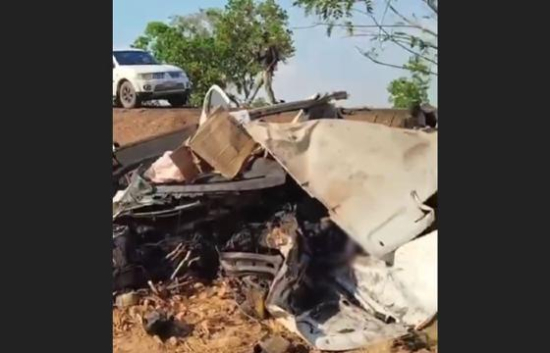 Acidente entre carro e carreta deixa dois mortos na BR-158, em Barra do Garças