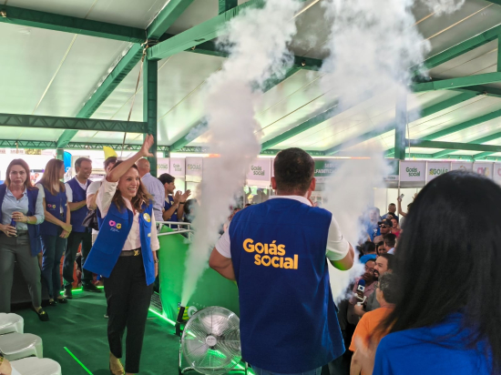 Gracinha Caiado e Daniel Vilela chegam ao Goiás Social em Aragarças ovacionados por grande multidão