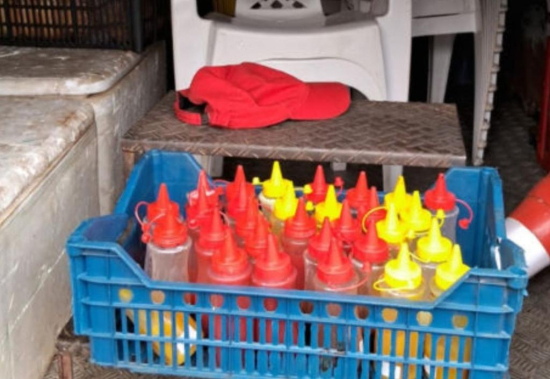 Polícia Civil e Vigilância Sanitária fecham local em que eram preparados lanches para comercialização em trailers em Primavera do Leste