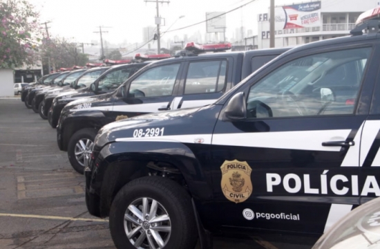 Polícia cumpre mandados de prisão contra 16 advogados em Goiás