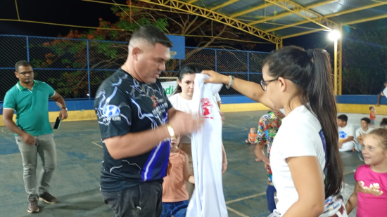 Entrega de Uniformes do Projeto “Sinhá Capoeira” movimenta noite esportiva em Aragarças