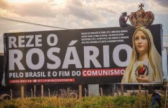 Outdoor pede que fiéis rezem rosário 'pelo fim do comunismo' no Brasil